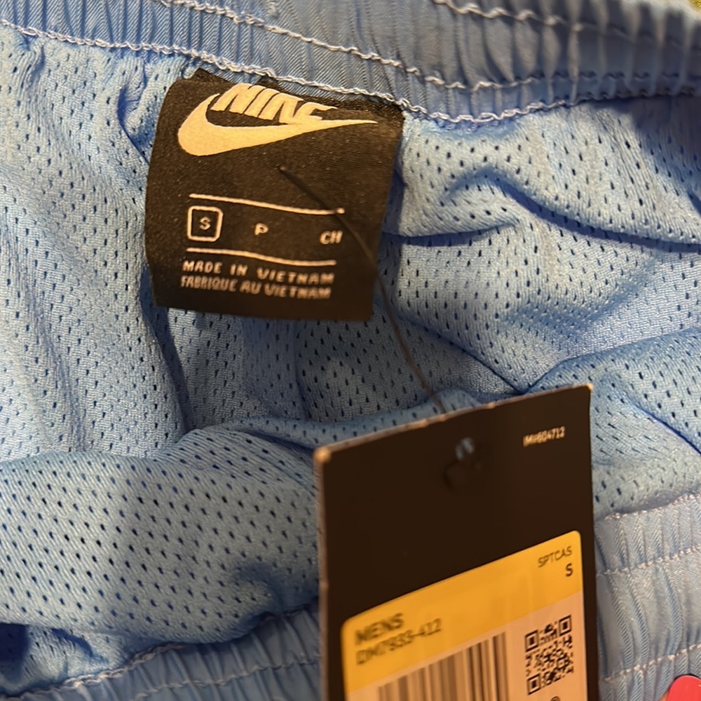 Brand New Mens Nike Shorts Size Small - Picture 3 of 7